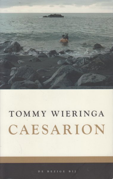 Tommy Wieringa (20 mei 1967 - Goor Overijssel) - Caesarion - Ludwig Unger komt voort uit het huwelijk van twee beroemdheden en was voorbestemd van hun beider talenten de vermenigvuldiging te zijn.