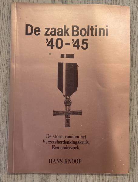 KNOOP, HANS - De zaak Boltini '40-'50. De storm rondom het Verzetsherdenkingskruis. Een onderzoek.