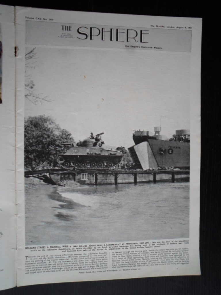 The Sphere, Magazine - Landing on Problingo, East Java, paginagrote foto