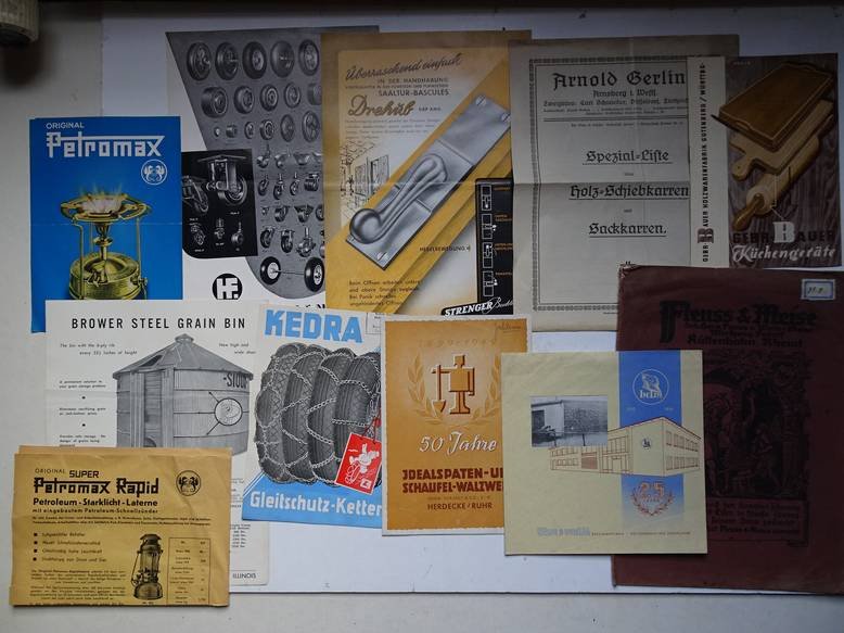 N.n.. - Lot of trade catalogues and advertising: CZ Air rifles, Fleuss & Meise, Mawet Frères/ Hespe & Woelm Beschlagfabrik/ Gebr. Bauer Küchengeräte/ Petromax/ Kedra Gleitschutz-Ketten/ 50 Jahre Idealspaten- und Schaufel-Walzwerk/ Strenger Beschläge/ ...