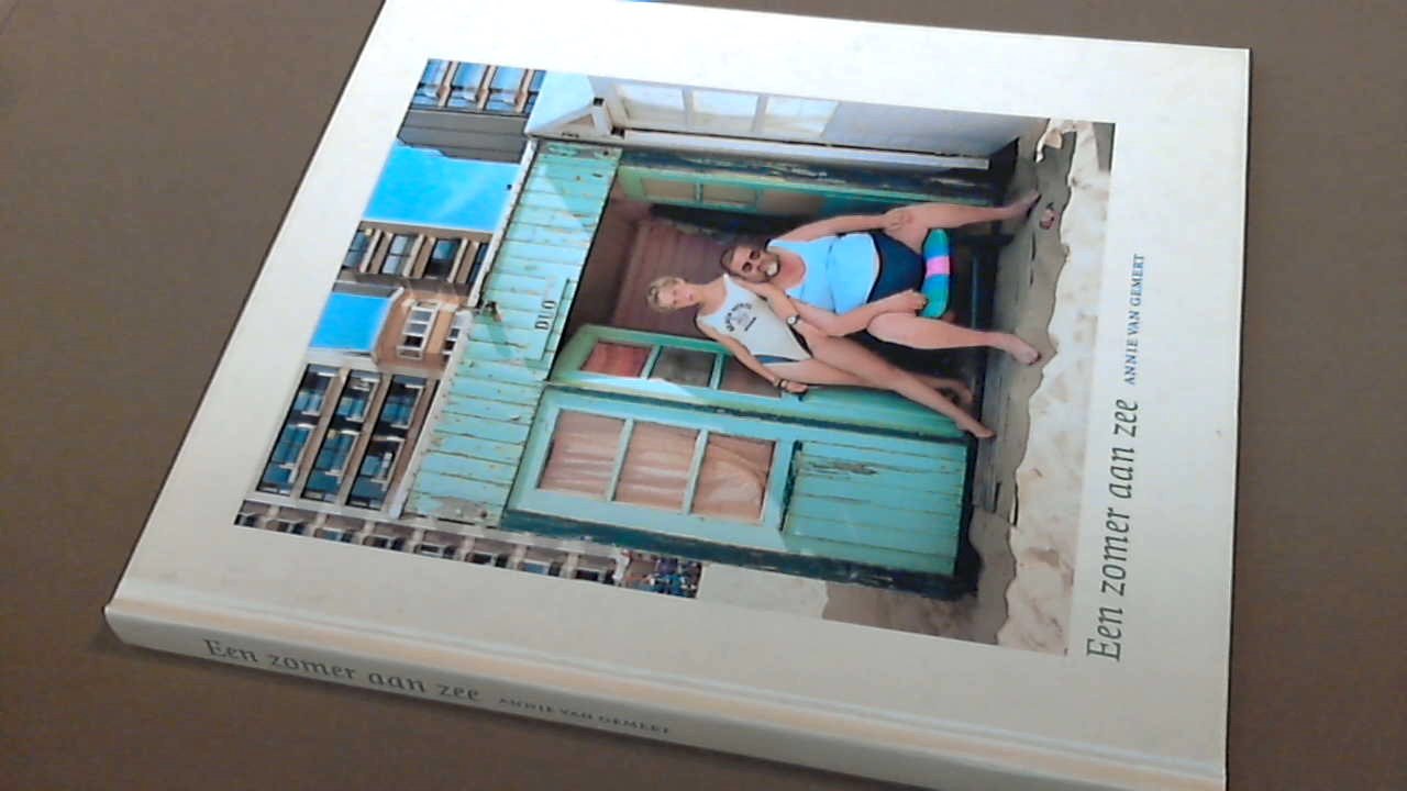 Gemert, Annie van - Een zomer aan zee - De strandcabines van de  Panne