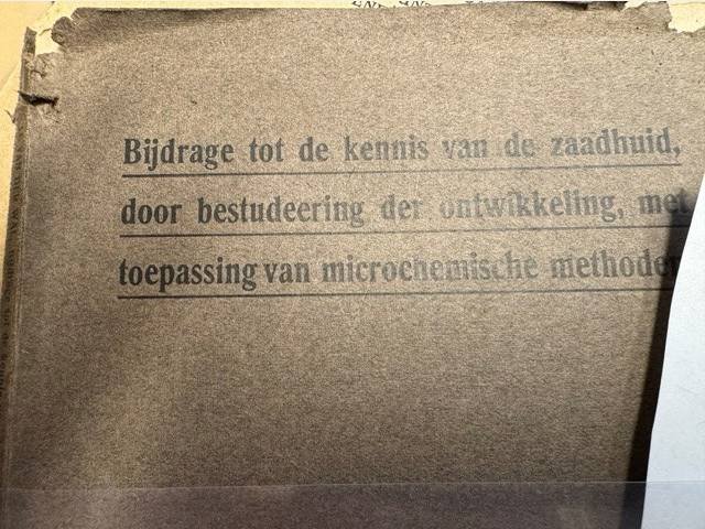 WAL, IJ VAN DER, - Bijdrage tot de kennis van de zaadhuid, door bestudeering der ontwikkeling, met toepassing van microchemische methoden.