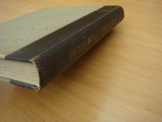 Diverse auteurs - Gedenkboek uitgegeven bij de herdenking van het eeuwjaar der afscheiding