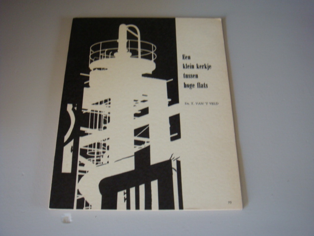 Van t Veld, T - Een klein kerkje tussen hoge flats ( brochure)