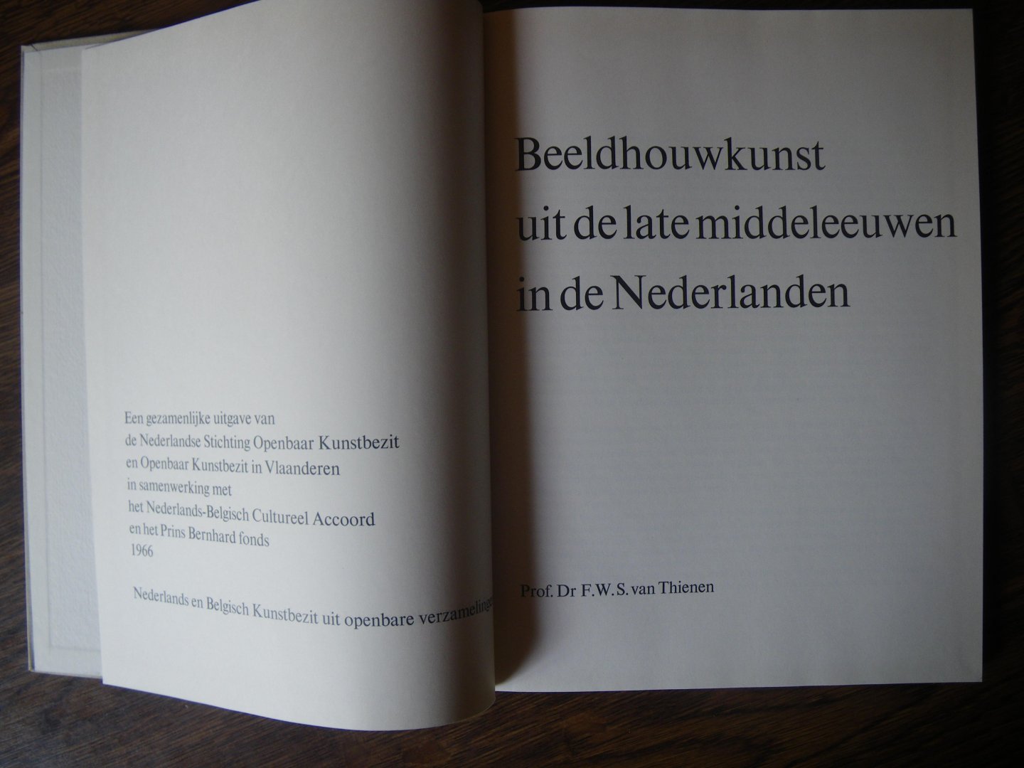 Thienen, F.W.S. van - Beeldhouwkunst uit de late middeleeuwen in de Nederlanden
