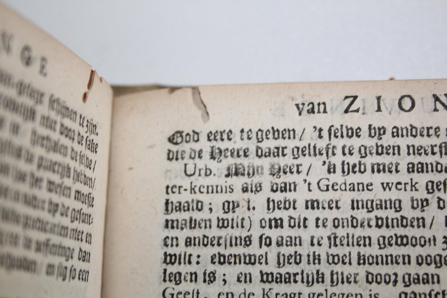 Lodensteyn, Jodocus van - J. van Lodensteyns beschouwinge van Zion: Ofte Aandagten en Opmwerkingen over den tegenwoordigen toestand van 't Gereformeerde Christen Volk. Gestelt in eenige t' Samen-spraken. WAARBIJ: Geestelyke Gedagten WAARBIJ: Predicatie over Ezech. 37:7, 8 WAA