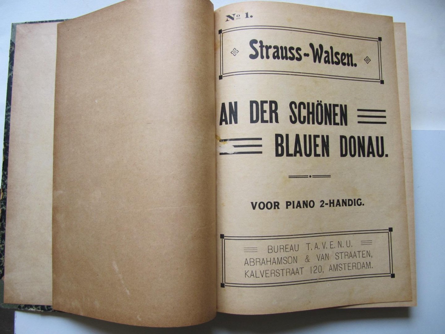 Diverse auteurs - Strauss-Walsen voor piano 2 handig, en vele andere stukken bladmuziek met tekst