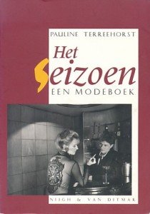 Terreehorst, Pauline - Het seizoen. Een modeboek. Het fotoboek van de afgelopen 10 jaar wordt doorgenomen. Wat gebeurde er vanaf het moment dat er geen kleren meer werden gedragen maar design.