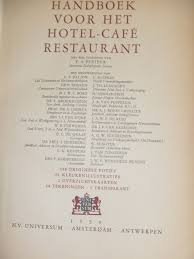 Pfeifer, F.A. - Handboek voor het hotel - café restaurant. 338 originele foto's, 61 kleurenillustraties, 2 overzichtskaarten, 24 tekeningen, 1 transparant