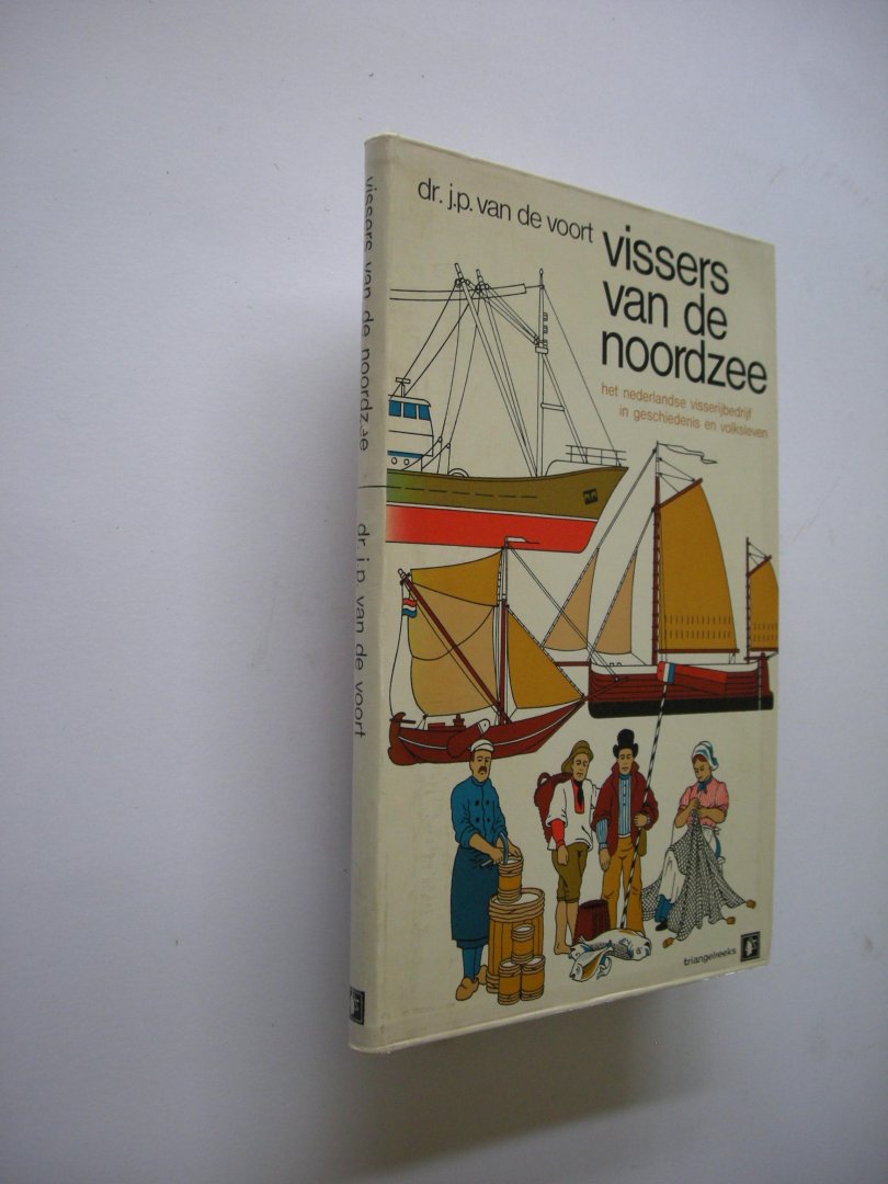 Voort, J.P. van de - Vissers van de Noordzee. Het Nederlandse visserijbedrijf in geschiedenis en volksleven