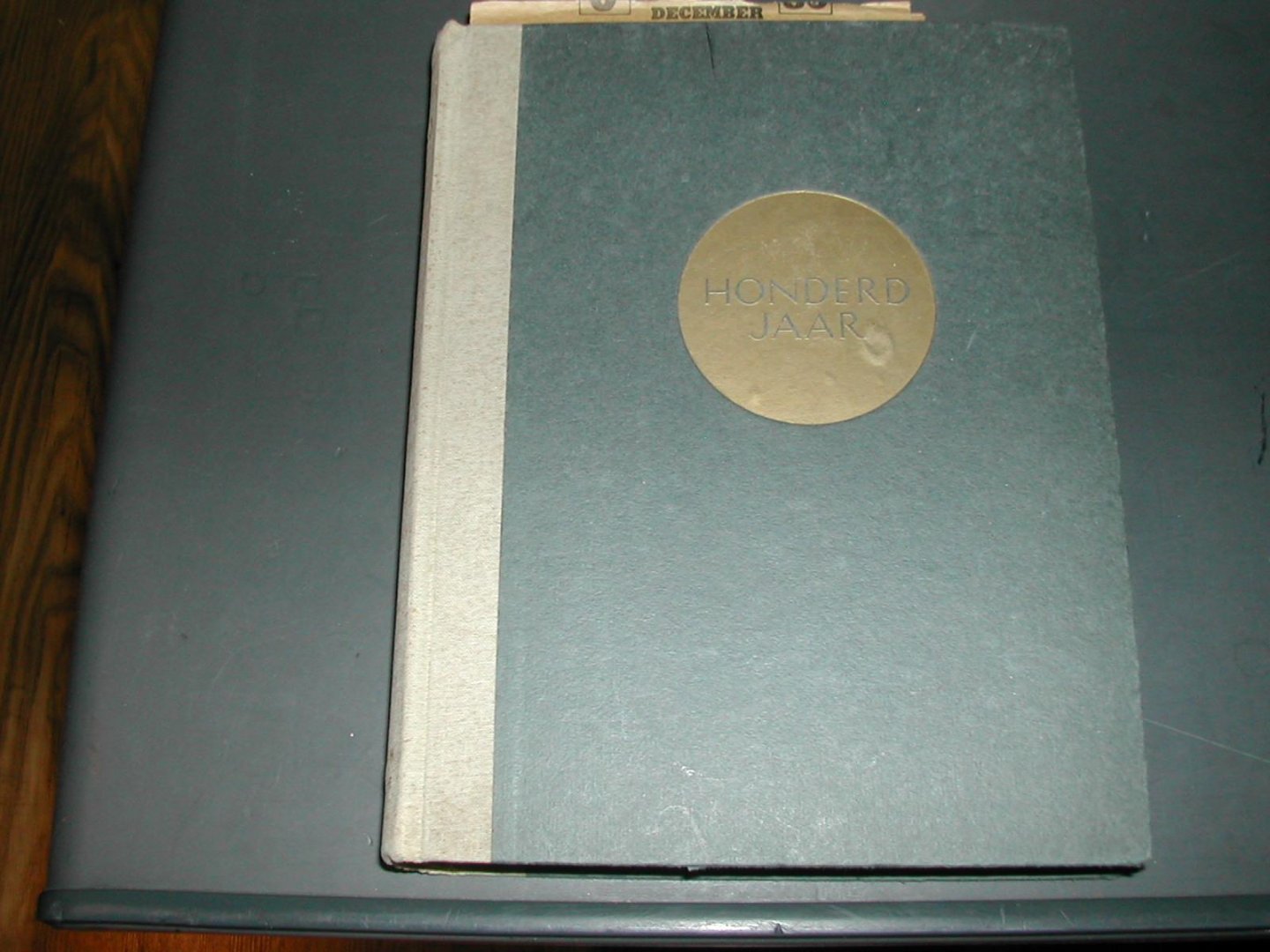 DIJK, GERH. van - HONDERD JAAR EEUWBOEK C.J. VAN HOUTEN EN ZOON CACAO EN CHOCOLADE 1828-1928 DIJK, GERH. van - HONDERD JAAR EEUWBOEK C.J. VAN HOUTEN EN ZOON CACAO EN CHOCOLADE 1828-1928