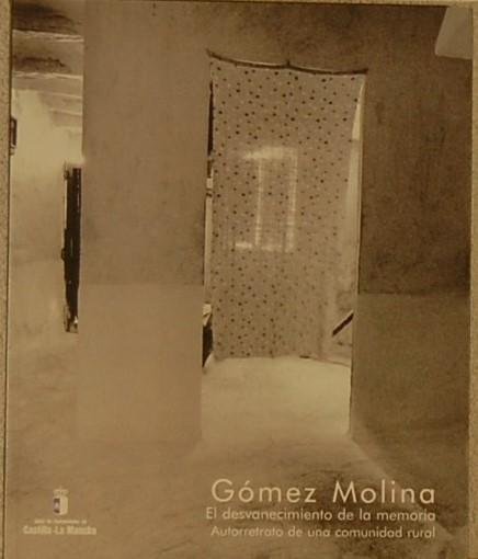 - - Gomez Molina. El desvanecimiento de la memoria. Autorretrato de una Comunidad Rural