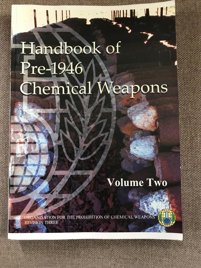 Osborne, Jeff / chemical Demilitarisation Branch, Verification Division - Handbook of pre-1946 Chemical Weapons / Volume one and two