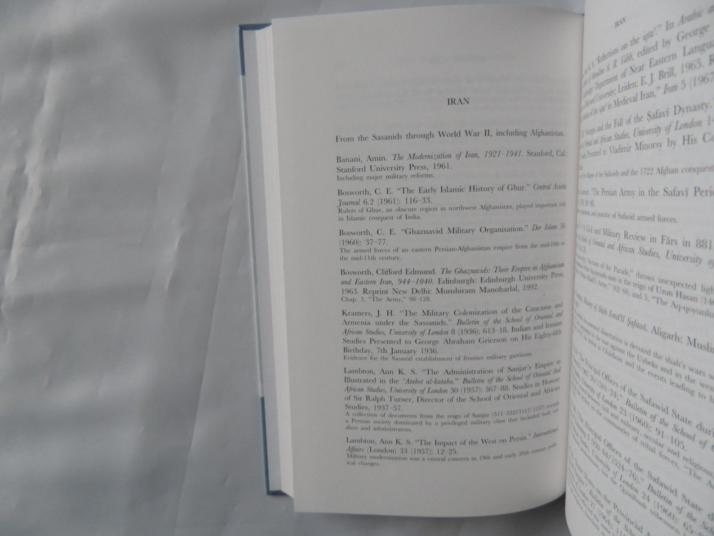 Barton C. Hacker, Kelly deVries - History of warfare. Volume 27, World military history annotated bibliography : premodern and nonwestern military institutions