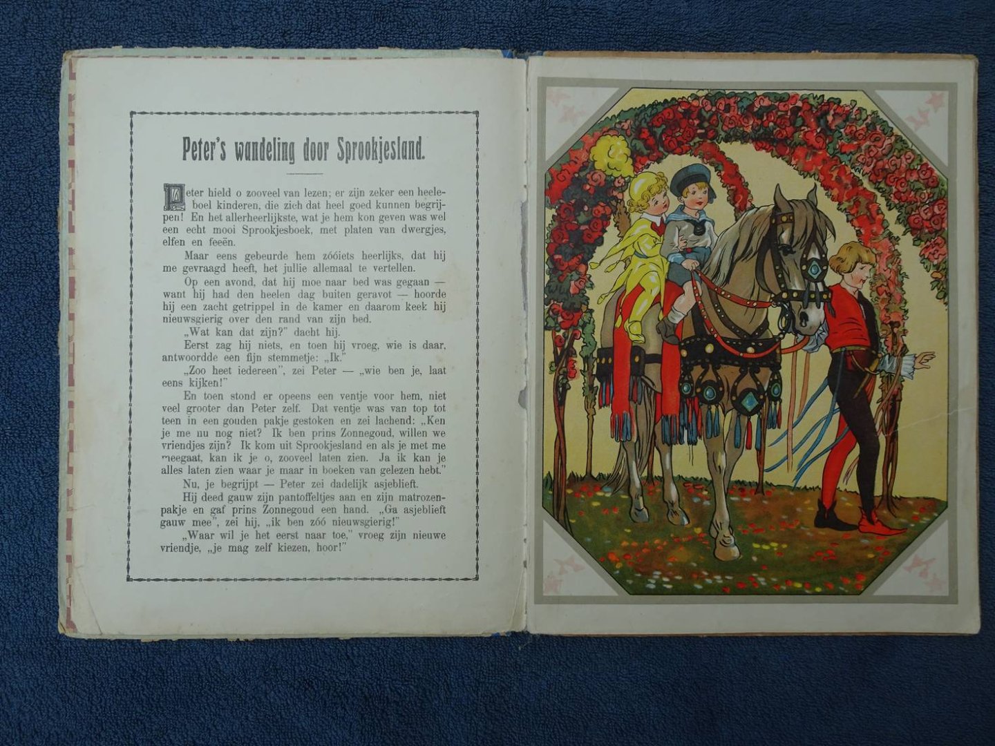 Hildebrandt, Marie. - Prins Zonnegoud gaat hand in hand met Peter door het Sprookjesland.