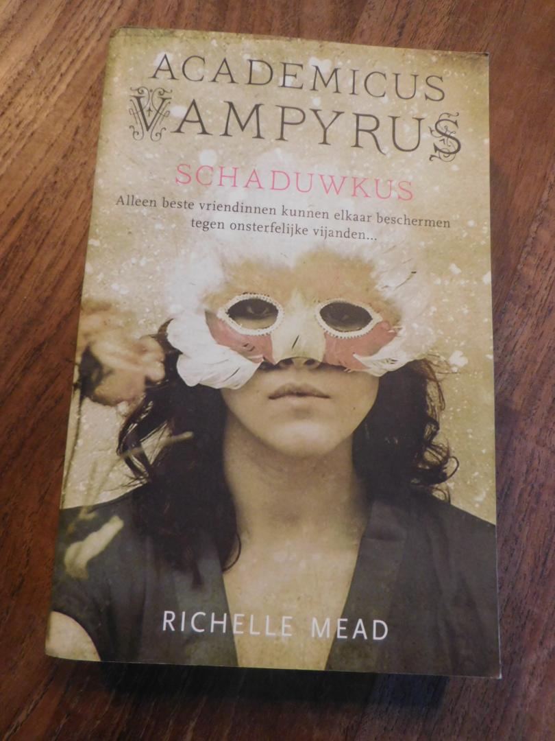 Mead, Richelle - Academicus Vampyrus - Schaduwkus - Boek 3