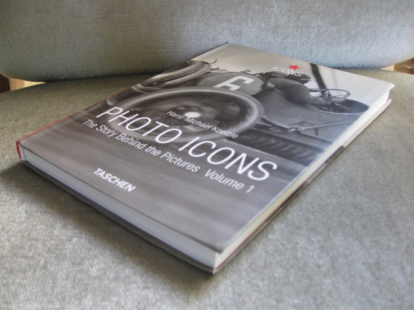Koetzle, Hans-Michael - Photo Icons / The Story Behind the Pictures / 1827-1926 / Volume 1