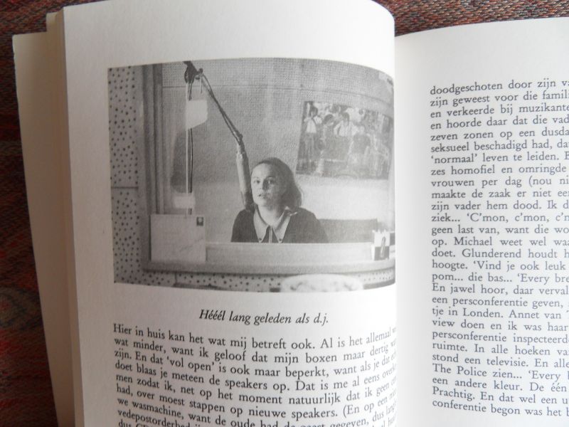 Tineke [= de Nooij ]. [met uitgebreide opdracht van Tineke`s echtgenoot Peter Yk - ondertekend met Tinus en Peter Yk (= de Nooij)]. - Het dagelijkse leven.