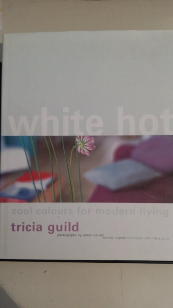 Guild, Tricia met foto's van Merrell, James - White hot, cool colours for modern living.