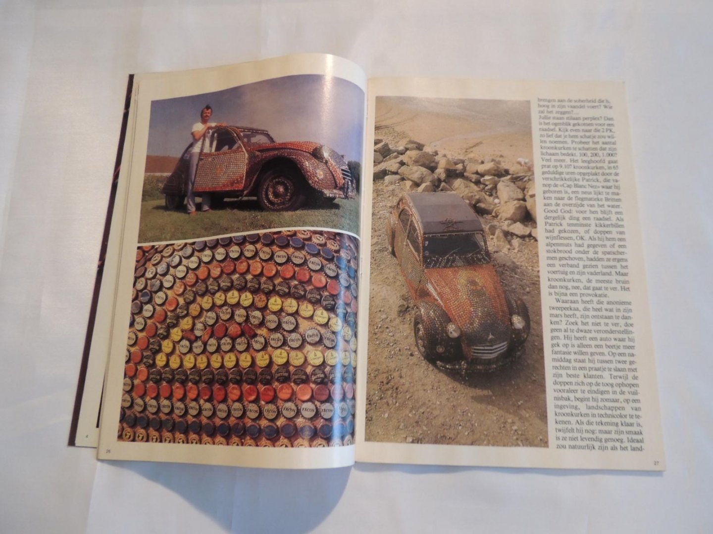 Ilous, Joelle (tekst) & Philippe Hayat (fotografie) - Die gekke bolides. De mooiste 2 PK's ter wereld - Speciaal nummer 1. Parijs: Agence Etapp, 1985 - CHROOM FLAMMEN - DE EEND 2CV.