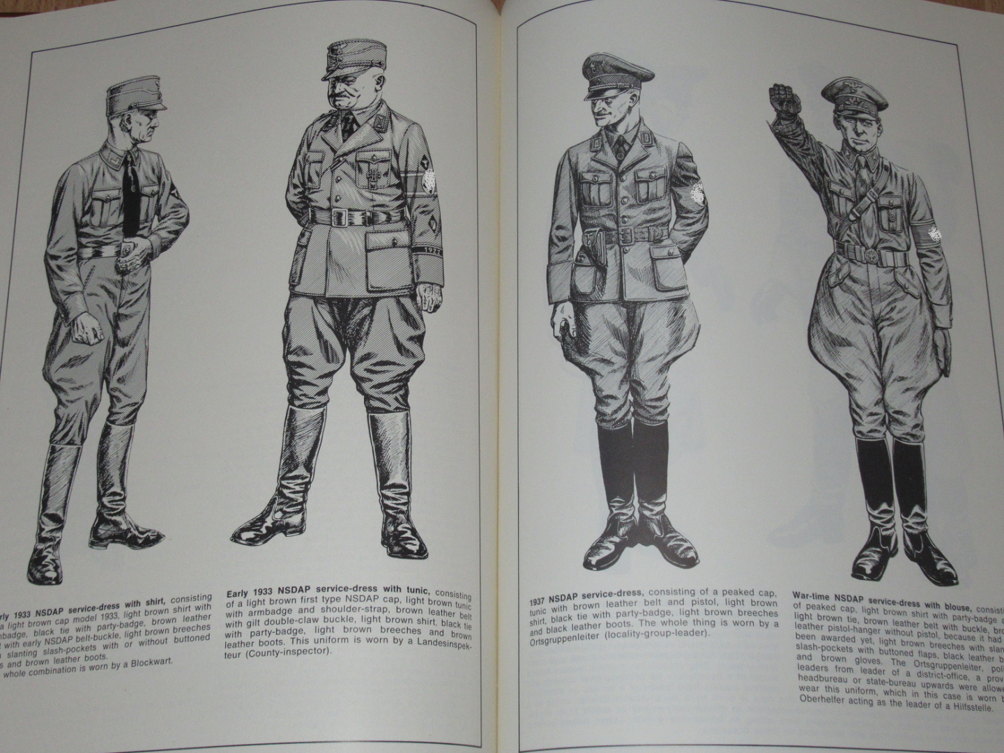 Kahl, Rudolf - Uniforms and Badges of the Third Reich - volume 1 : NSDAP