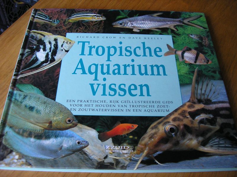 Crow, Richard  en Keeley, Dave - Tropische aquariumvissen (aquarium vissen);  een praktische, rijk geillustreerde gids voor het houden van tropische zoet- en zoutwatervissen.