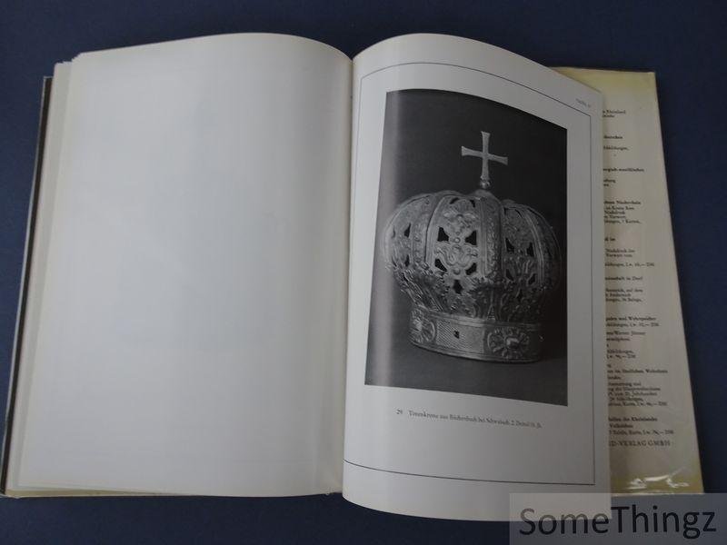 Segschneider, Ernst Helmut. - Totenkranz und Totenkrone im Ledigenbegräbnis.