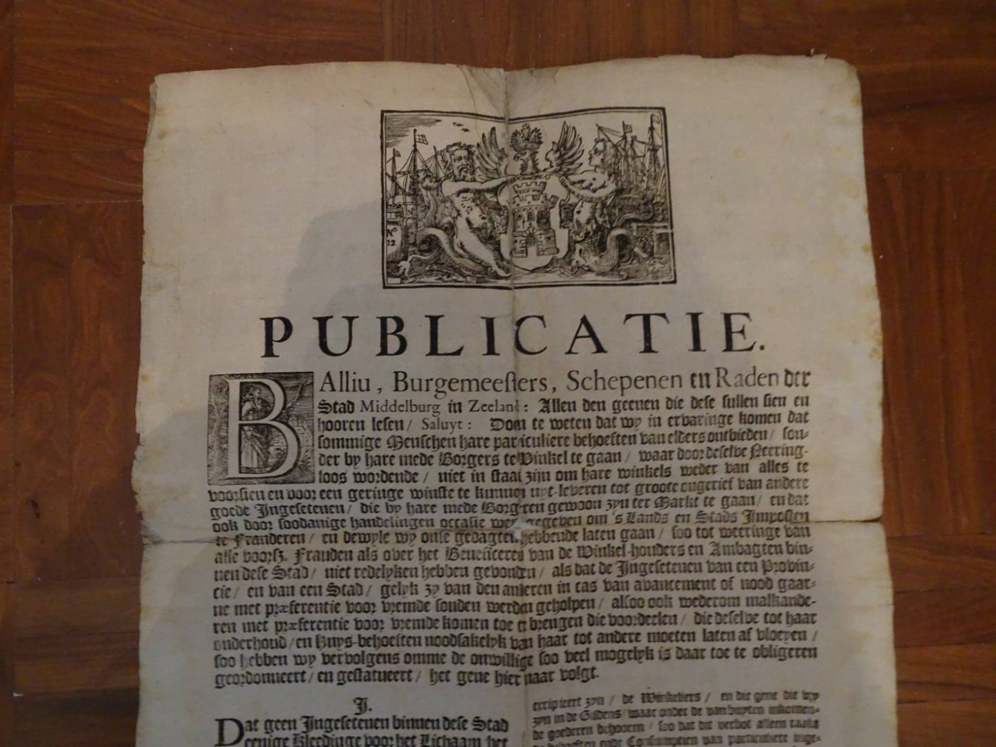 Duvelaar, Pieter. - Publicatie. Balliu, Burgemeesters Schepenen en Raden der Stad Middelburg in Zeeland: Allen den geenen die dese sullen sien en hooren lesen / Saluyt: Doen te weten dat wy in ervaringe komen dat sommige menschen hare particuliere behoeften van e...