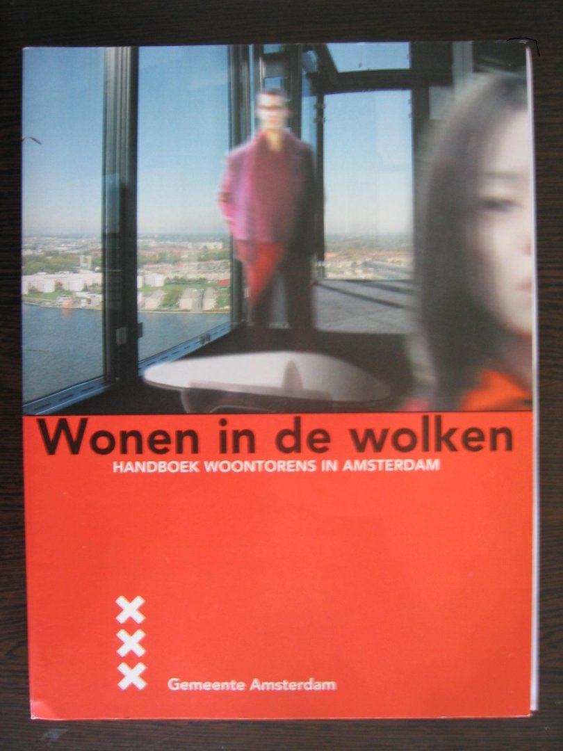 Exel, Irene van en Eireen Schreurs - Wonen in de wolken. Handboek woontorens in Amsterdam