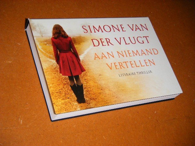 Vlugt, Simone van der. - Aan Niemand vertellen. [DWARSLIGGER 279] Literaire Thriller.