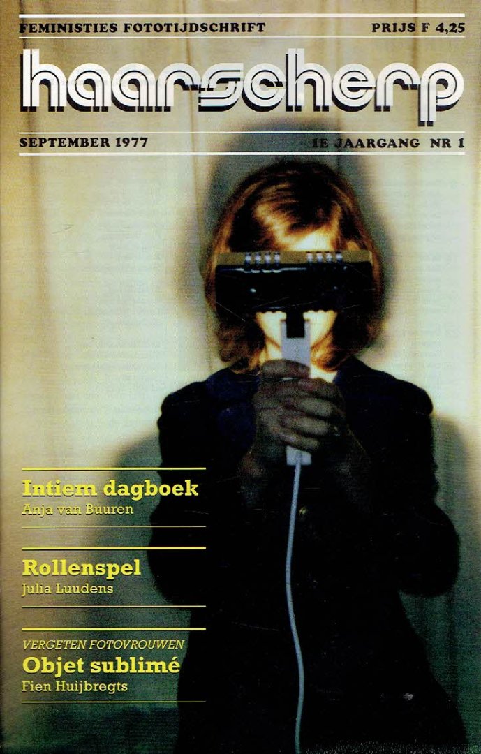 NOOY, Arjan de - Haarscherp - Een feministisch fototijdschrift uit 1977 - Bezorgd door Arjan de Nooy. - [New]