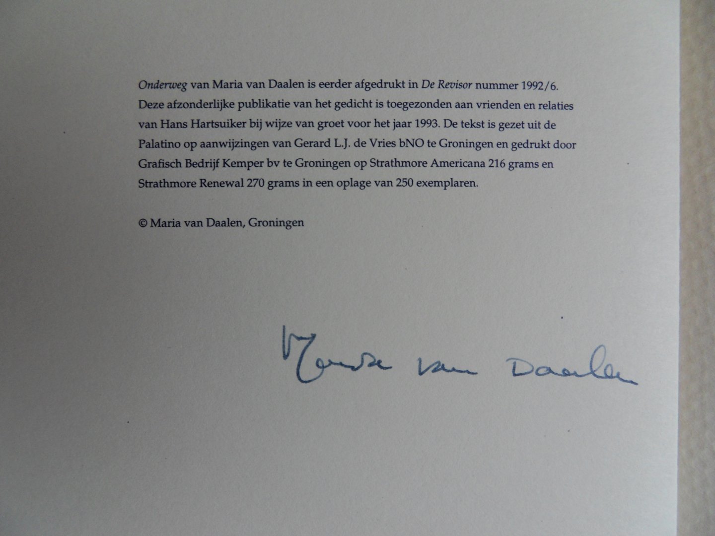 Daalen, Maria van. [ GESIGNEERD door de dichteres ]. - Onderweg. [ Beperkte oplage van 250 ex. ].