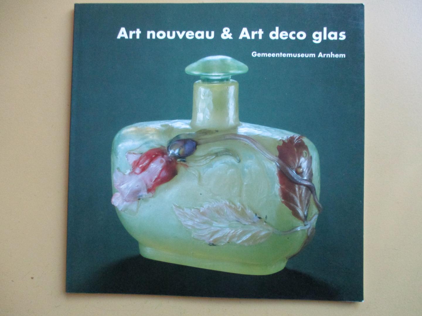 Ricke, Helmut - Art nouveau & Art deco glas Gemeentemuseum  Arnhem/ druk 1