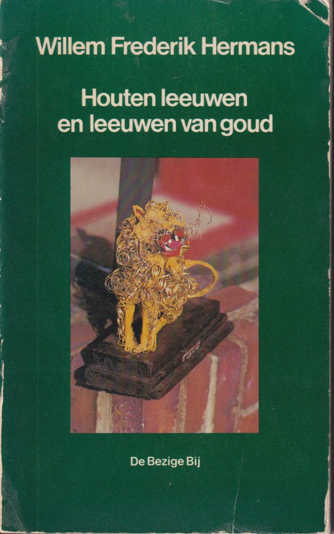 Hermans (Amsterdam, 1 september 1921 – Utrecht, 27 april 1995) ), Willem Frederik - Houten leeuwen en leeuwen van goud - Columns en essays van de scherpzinnigste schrijver van Nederland .  'Ik heb het maar zelden meegemaakt dat ik er geen spijt van kreeg, als ik iemand staan liet op de plaats die de bescheiden Bijkaart