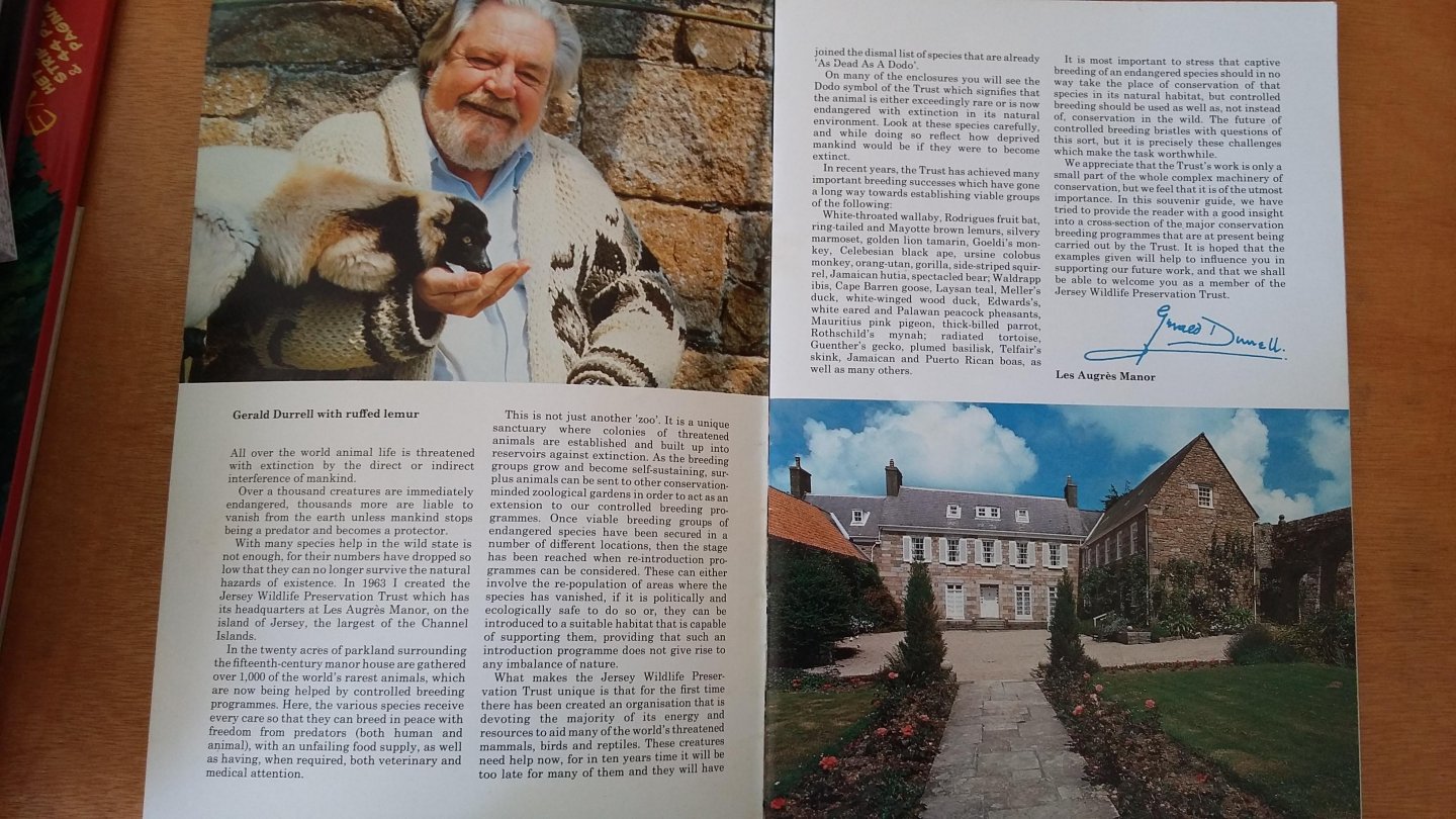Durrell, Gerald - Jersey Wildlife Preservation Trust - Breeding Centre for some of the world's Rarest species - Souvenir Guide