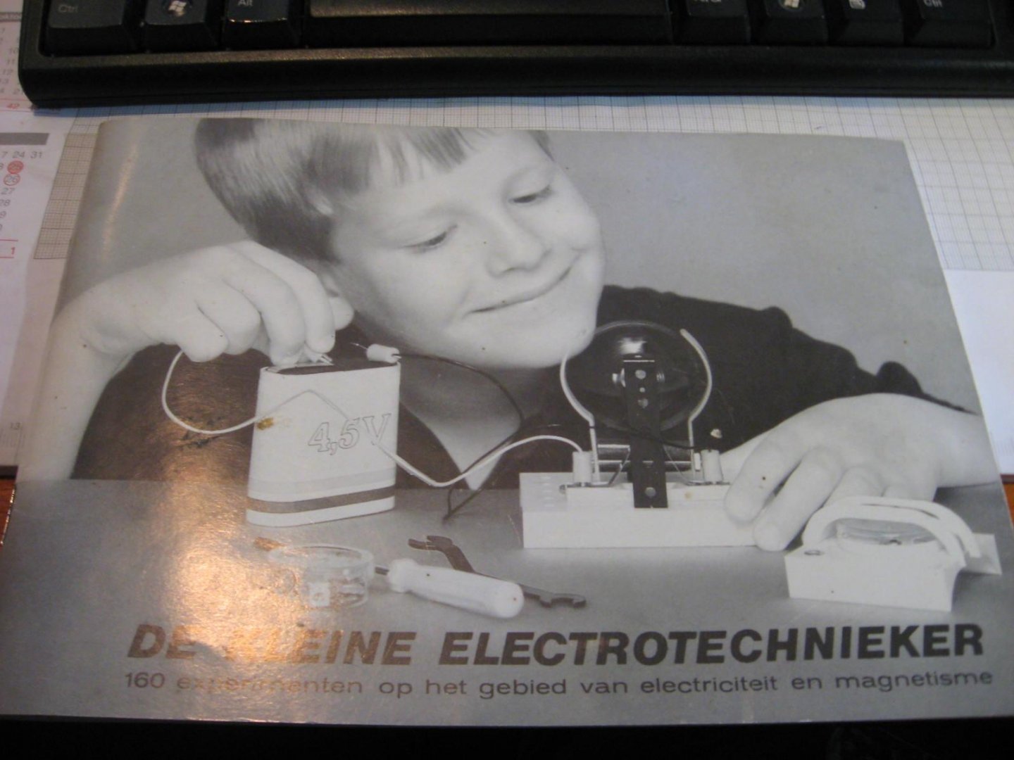 onbekend - De kleine electrotechnieker- 160 experimenten op het gebied van electriciteit en magnetisme