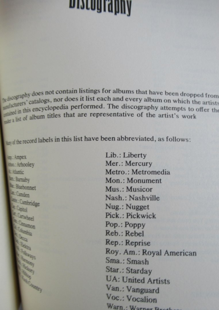 Shestack, Melvin - The Country Music Encyclopaedia