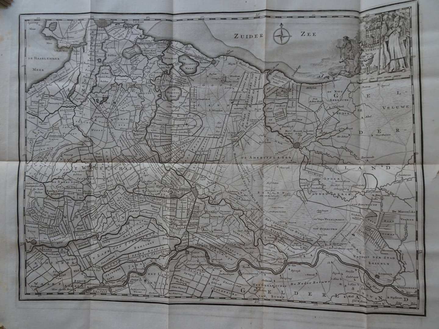  - Hedendaagsche Historie of Tegenwoordige Staat van alle volken; XXIste en XXII Deel; Vervolgende den Tegenwoordigen Staat der Vereenigde Nederlanden En vervattende in 't byzonder dien van Utrecht. Met Landkaarten , en Printverbeeldingen versierd.