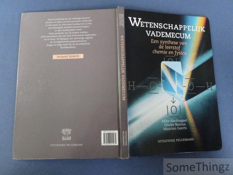 Mike Nachtegael, Olivier Bernus en Maarten Geerts - Wetenschappelijk vademecum - Een synthese van de leerstof chemie en fysica.