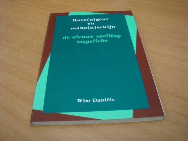 Daniels, Wim - Roze(n)geur en mane(n)schijn - de nieuwe spelling toegelicht