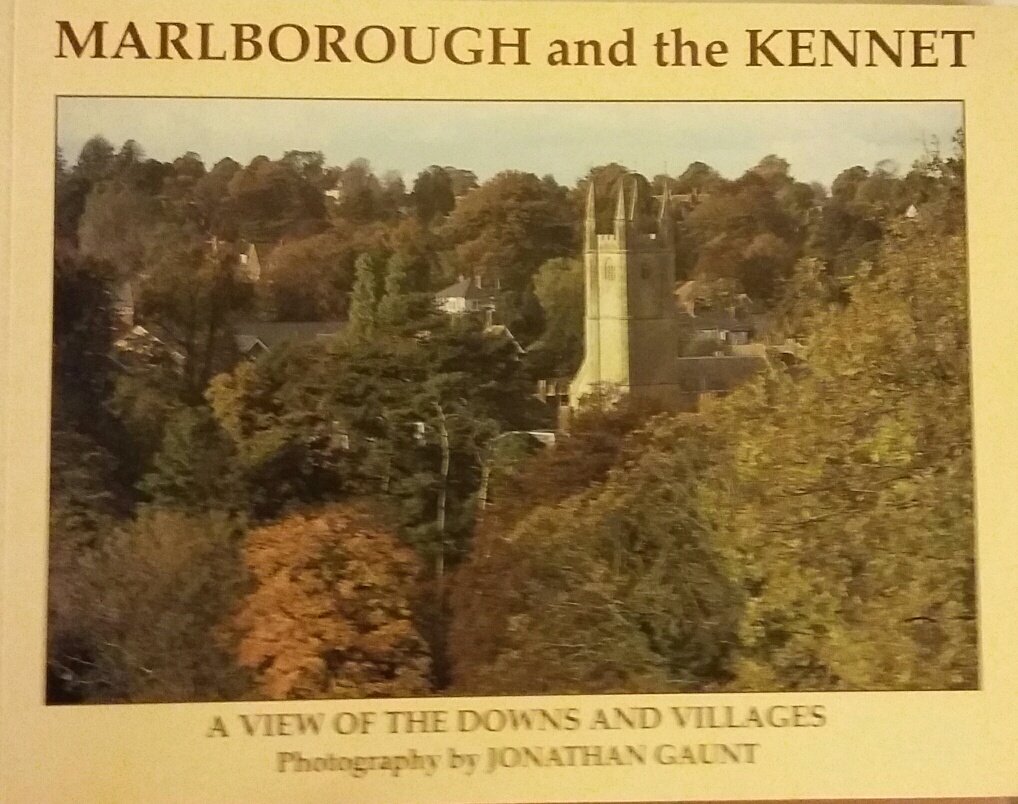 Gaunt, Jonathan (Photography) / Pooley, Michael (Text) - Marlborough and the Kennet (A view of the Downs and Villages)
