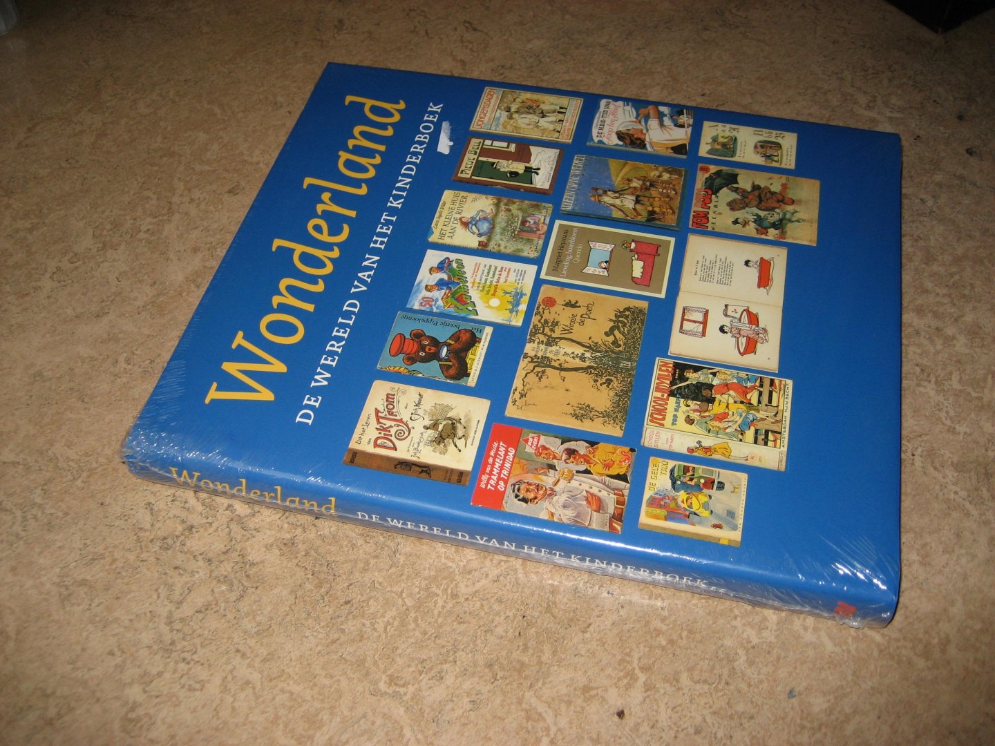 Delft, Marieke van / e.a. (redactie) - Wonderland. De wereld van het kinderboek