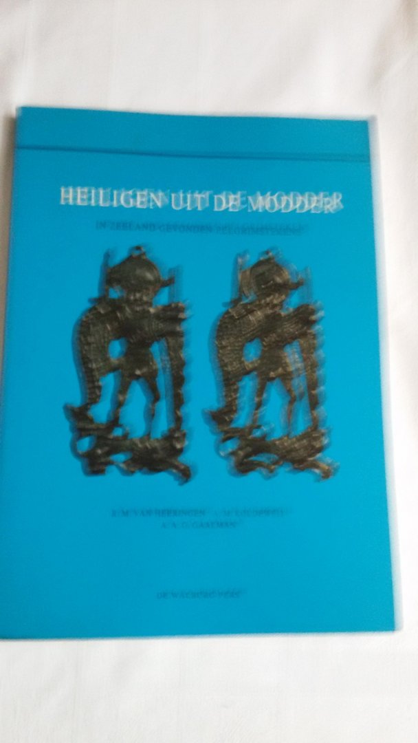 Heeringen, R.M. van /Koldewij, A.M./Gaalman, A.A.G. - Heiligen uit de modder. In Zeeland gevonden pelgrimstekens