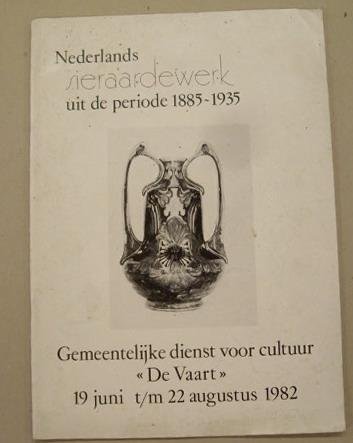 ZIJLSTRA, G. - Nederlands sieraardewerk periode 1885 - 1935.