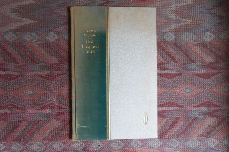 Osinga, Marten. [ waarschijnlijk / mogelijk uit direct familiebezit - zie verder ]. - Het Trappenhuis. [ ! Met twee originele tekeningen van de auteur ].