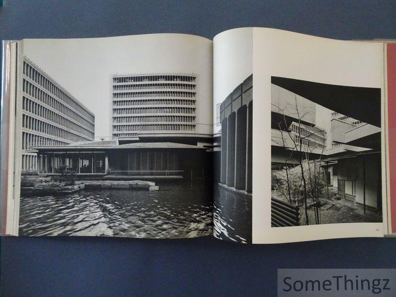 Teiji Itoh, Yukio Futagawa (photo's), Richard L. Cage (transl.). - The Classic Tradition in Japanese Architecture: Modern Versions of the Sukiya Style.