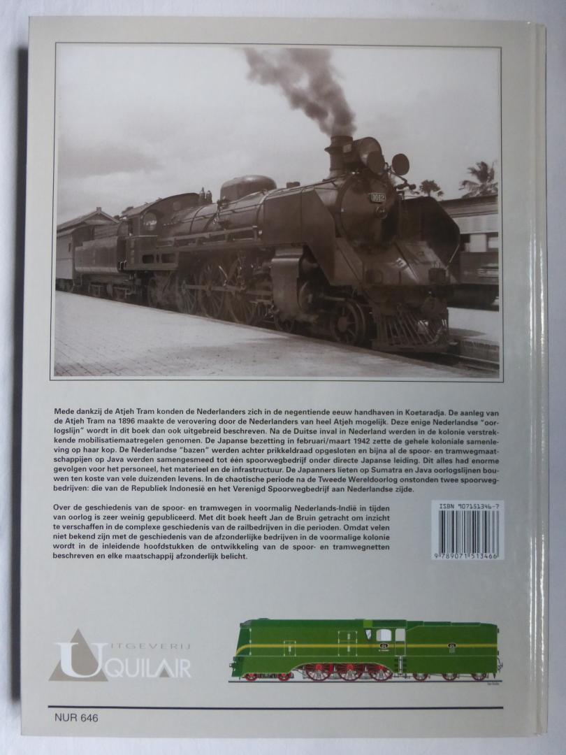 Bruin, Jan C. de. - Het Indische spoor in oorlogstijd. De spoor-en tramwegmaatschappijen in Nederlands-Indië in de vuurlinie, 1873 - 1949.
