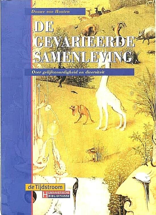 Houten , Douwe van . [ isbn 9789058980694 ] 3617 - De Gevarieerde Samenleving . ( Over gelijkwaardigheid en diversiteit . ) De gevarieerde samenleving is een visionair en verfrissend boek. · Het is onvervalst utopistisch (een denktrant die door het postmodernisme geheel uit de mode was geraakt).