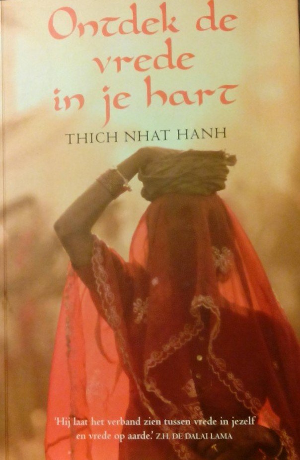 Hanh, Thich Nhat . [ ISBN 9789044309133 ] - Ontdek  de  Vrede  in  je  Hart . ( Ontdek de vrede in je hart is zowel een spirituele handleiding als een praktische gids voor het bereiken van vrede in jezelf en de wereld. Het is het antwoord op onze diepgewortelde gevoelens -