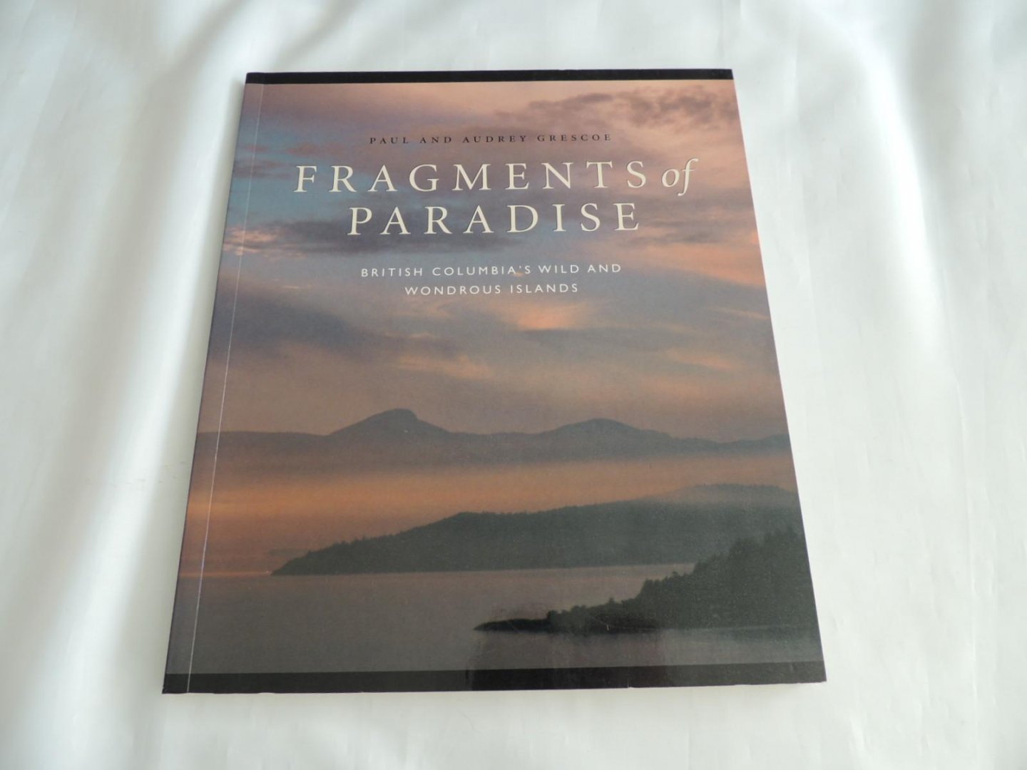 Paul Grescoe; Audrey Grescoe - Fragments of paradise : British Columbia's wild and wondrous islands